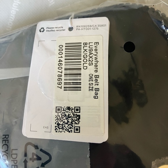 NWT Lululemon Everywhere Belt Bag, Black/Gold - Picture 2 of 3